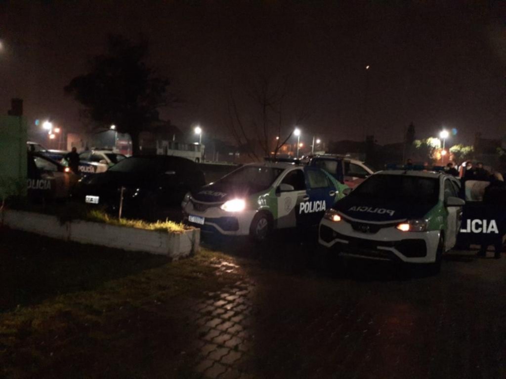 Hernández, sede de una “batalla” que duró medio día y fue de la calle a la seccional