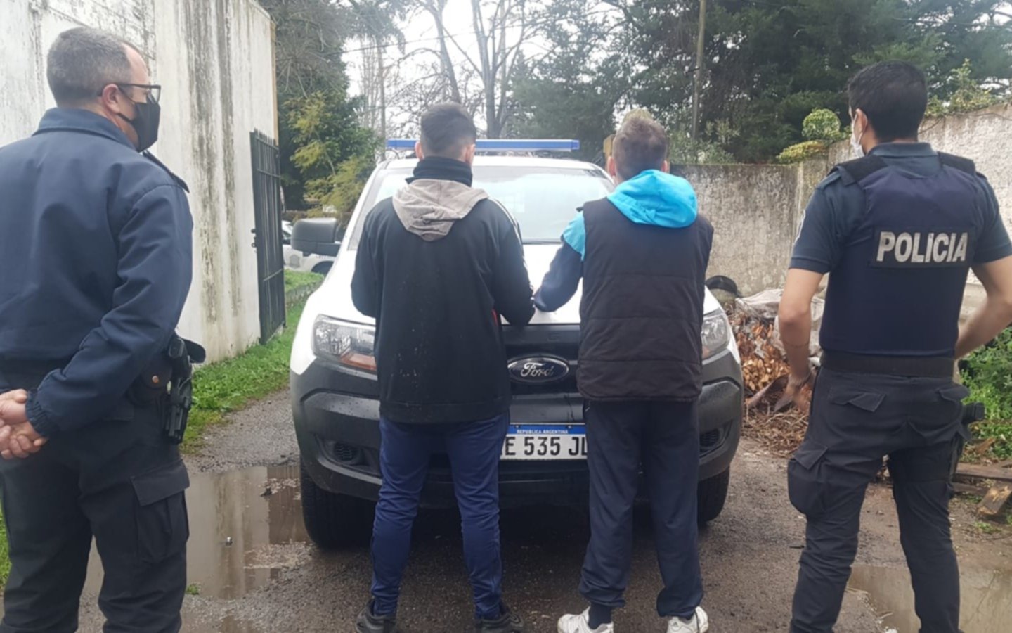 Detienen a dos menores de 15 y 16 años por violentar una casa y querer robarle a una jubilada en City Bell