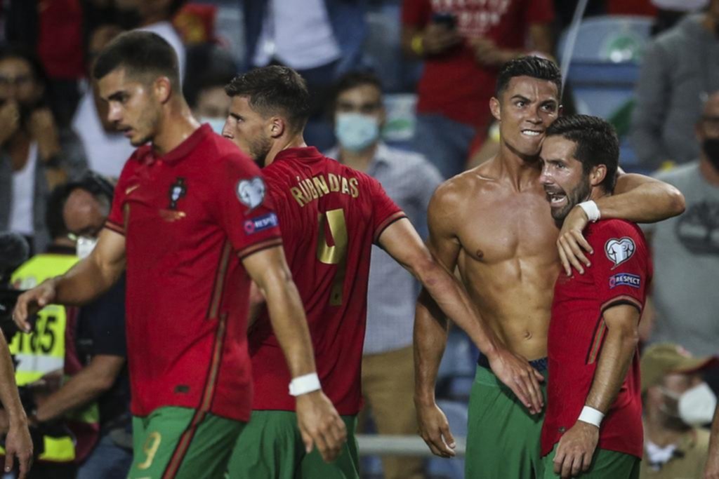 CR7 marcó por duplicado y estableció un nuevo récord de goles a nivel selecciones