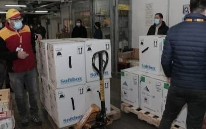 Llegan al país el primer lote de vacunas Pfizer: cuántas arriban y a quienes se las aplican