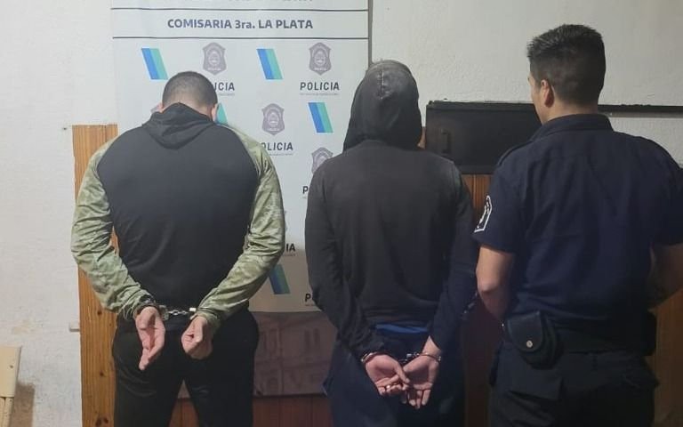 Caen ex agente Penitenciario y un cómplice con dos kilos de marihuana en Los Hornos