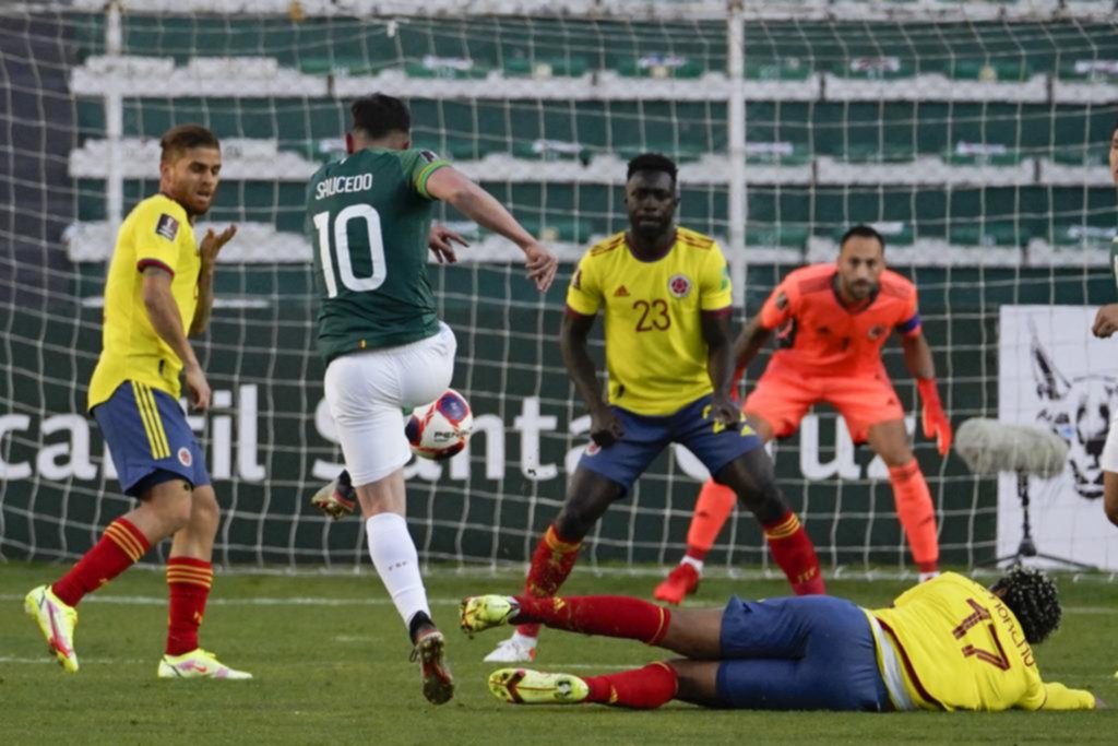 Bolivia en el final rescató un empate ante Colombia