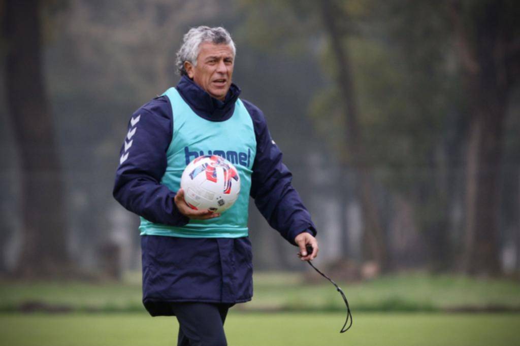Pipo Gorosito paró el primer once de Gimnasia con algunas sorpresas