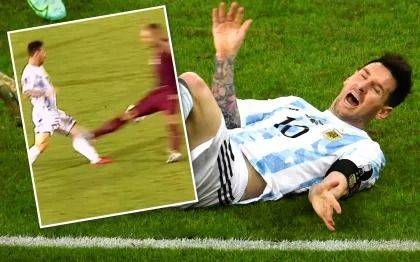 Bronca de Castrilli por como actuó el árbitro en la violenta infracción a Messi