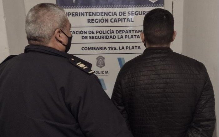 Un limpiavidrios desfiguró a golpes a su pareja y fue detenido
