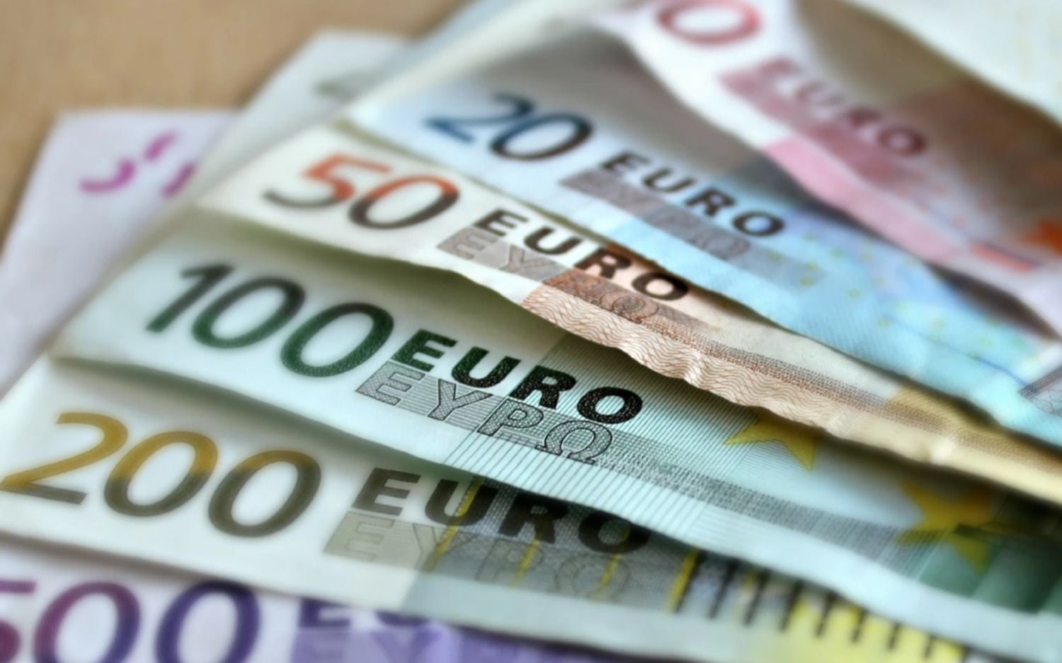 Detienen a comerciante italiano por robarle un premio de lotería de 500 mil euros a una mujer