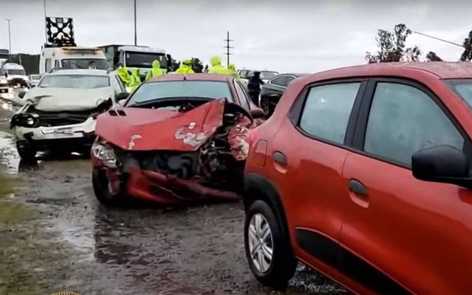 Choque múltiple en la autopista La Plata - Buenos Aires