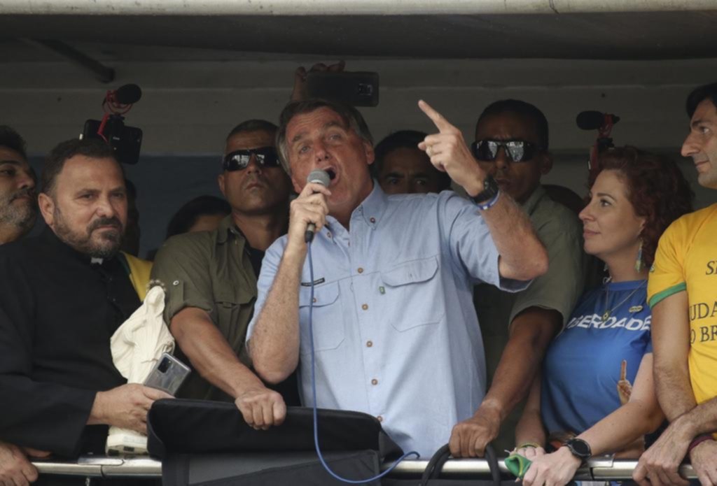 Al borde de la anarquía: Bolsonaro, a todo o nada en Brasil