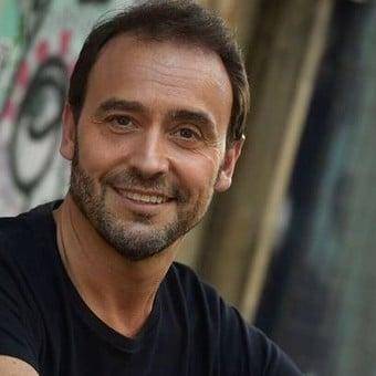 Pallares tiene una “bruja” que lo ayuda y protege a su familia