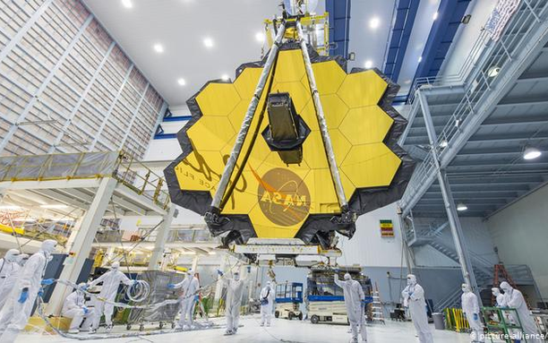La NASA lanzará un telescopio espacial en diciembre "para mirar atrás en el tiempo"