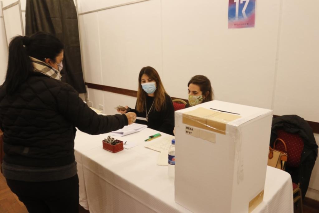 Más de 1.000 abogados votaron el primer día de elección