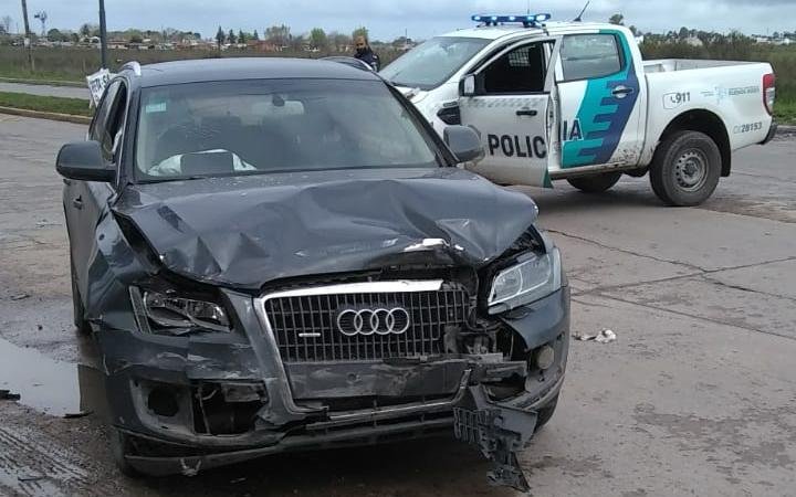Un choque en Villa Elvira hizo estallar a los vecinos