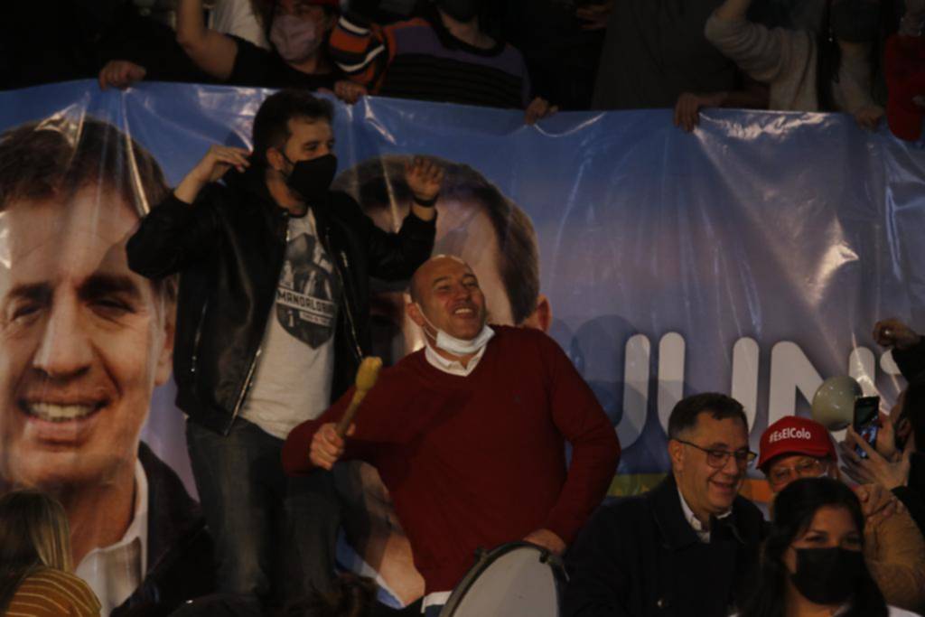 Meta bombo: Martiniano Molina, en La Plata, como “un barra”