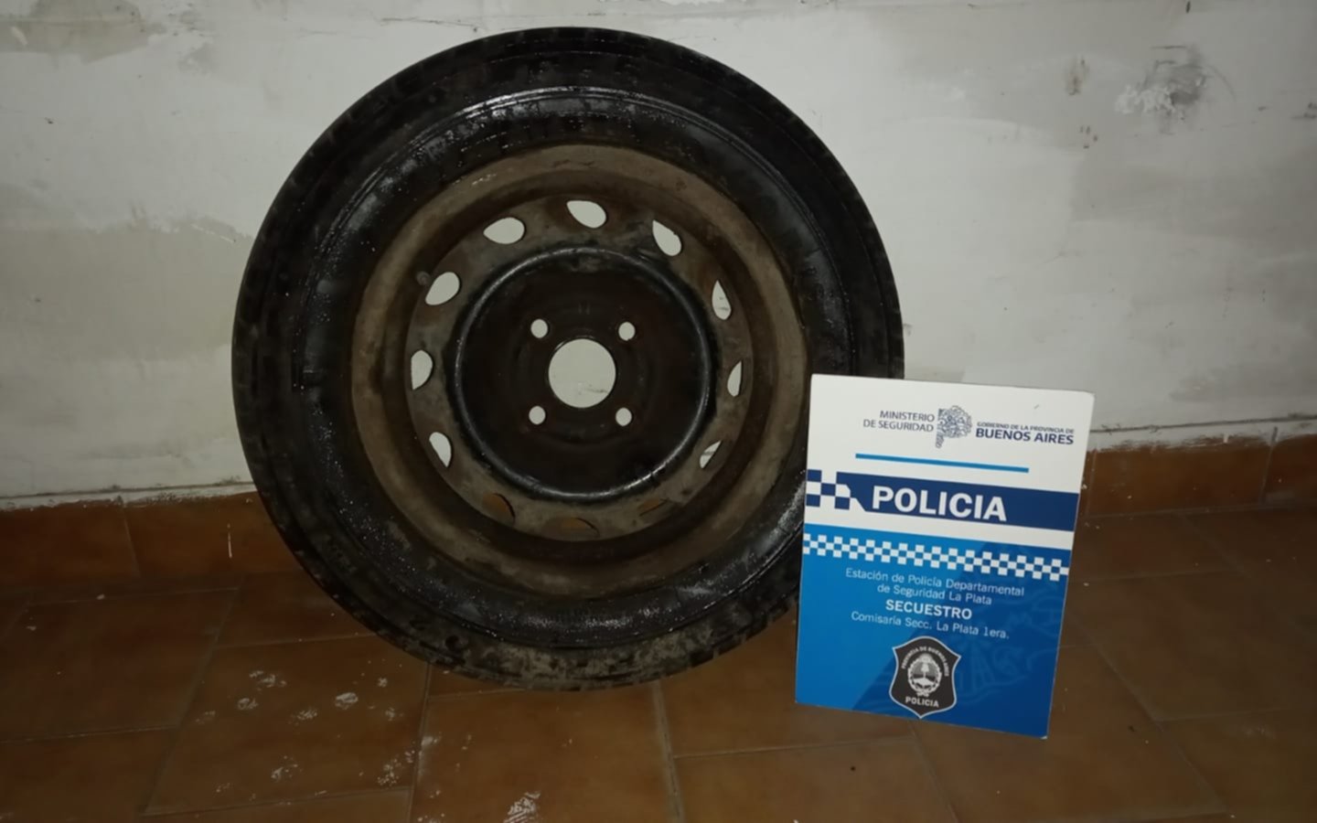 En pleno centro fue sorprendido y detenido un roba ruedas