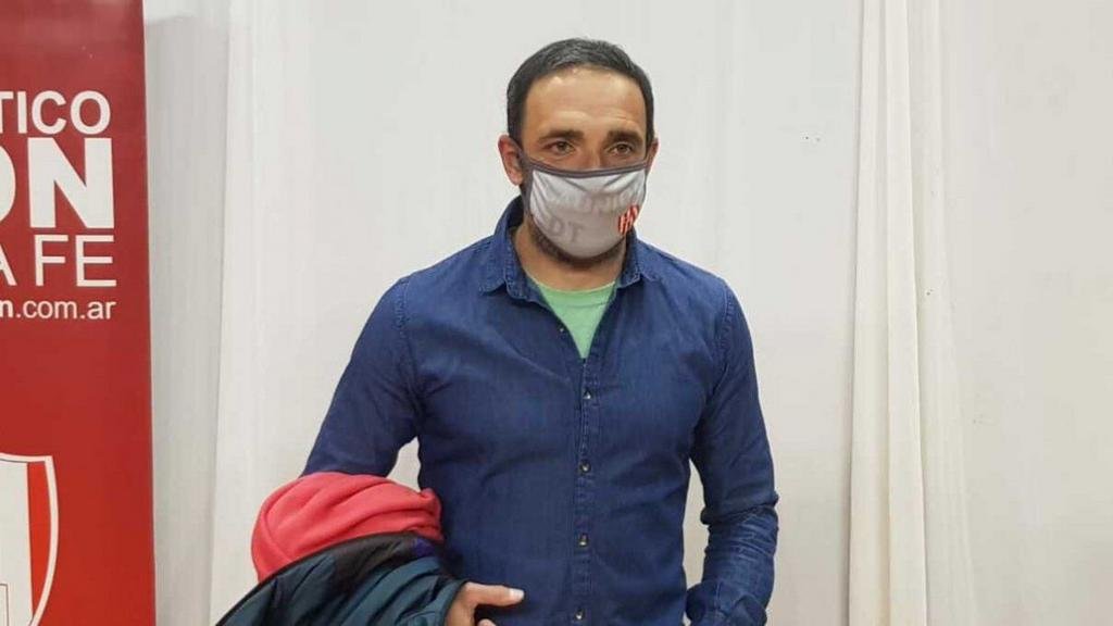 Azconzábal, urgido, patea el tablero en el Tatengue