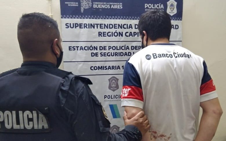 Melchor Romero: detienen a un sujeto por atacar a golpes a su pareja y a su hijastra de 11 años