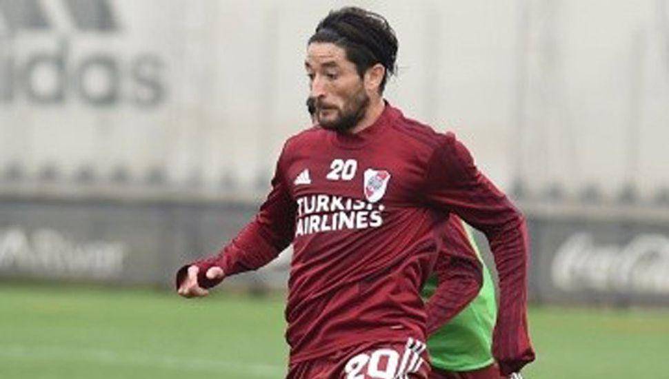 Milton Casco salió lesionado y se sumó a las dudas de Gallardo