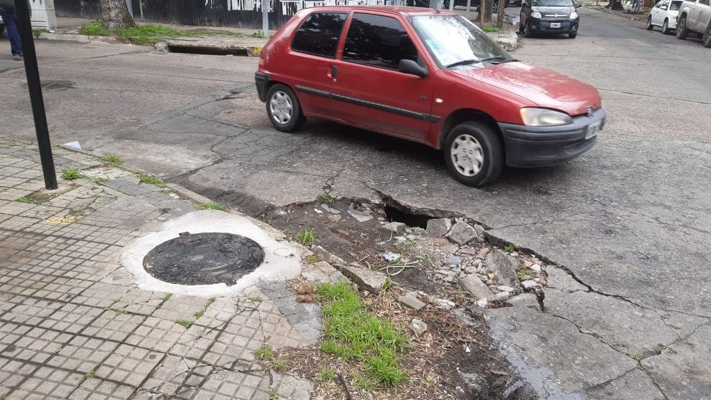 Profundo pozo en la esquina de 15 y 43