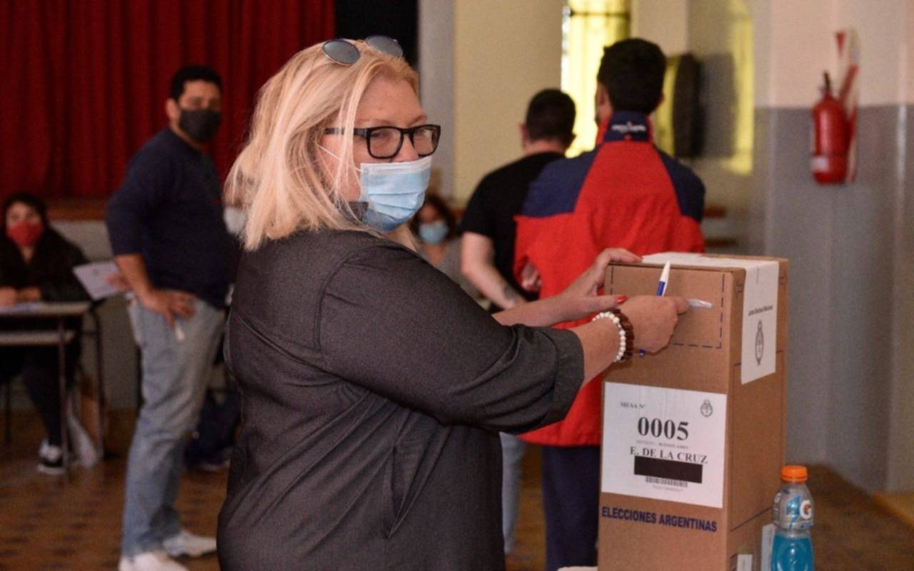 PASO 2021: Elisa Carrió votó en Exaltación de la Cruz y se encomendó a Dios