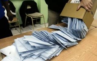 Boca de urna en la Provincia: Tolosa Paz saca ventaja, y en la interna Santilli le gana a Manes