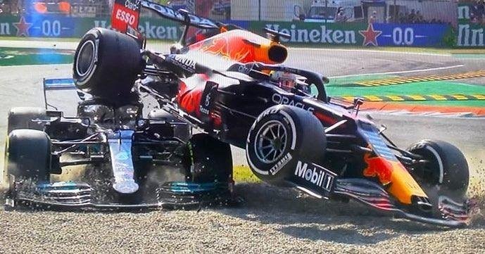 Ricciardo aprovechó el declive de los favoritos para ganar