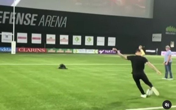 Icardi sorprendió, incluso a Wanda Nara, en una cancha aunque no de fútbol