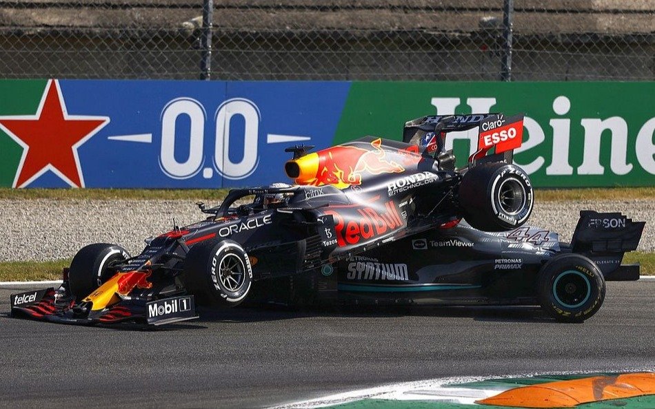 La guerra de la F1 al rojo: "Quiso estrangularme" y "sentí como aterrizo en mi cabeza"