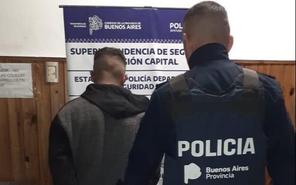 Golpeó a su mujer delante de sus hijos: terminó detenido