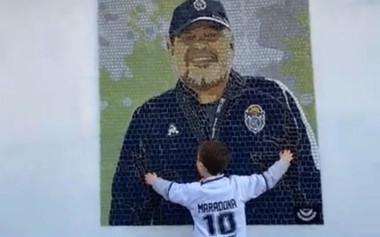 Maradona, por siempre en el Bosque: hinchas de Gimnasia y un emotivo homenaje al "Diez"