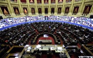 Afirman que el proyecto para reemplazar indemnizaciones por seguros podría "favorecer" la generación de empleo