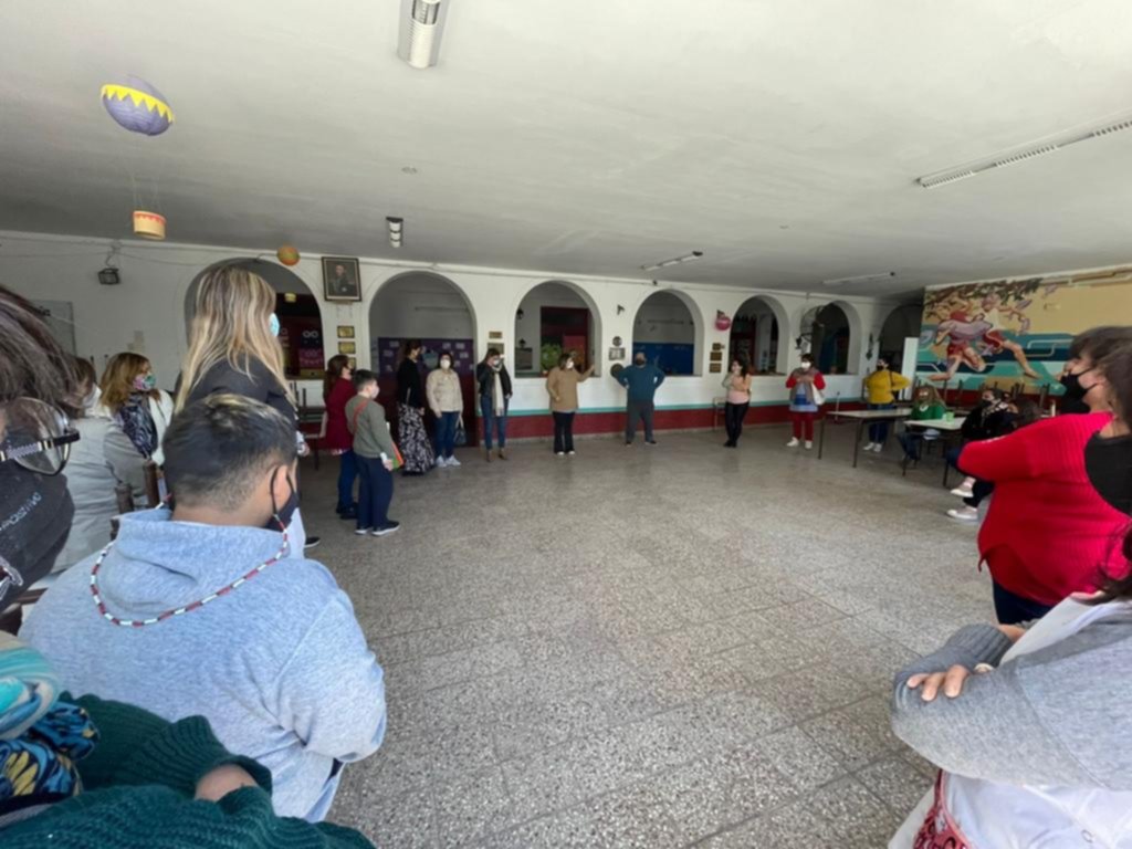 Denuncian que una escuela está sin clases por una protesta gremial