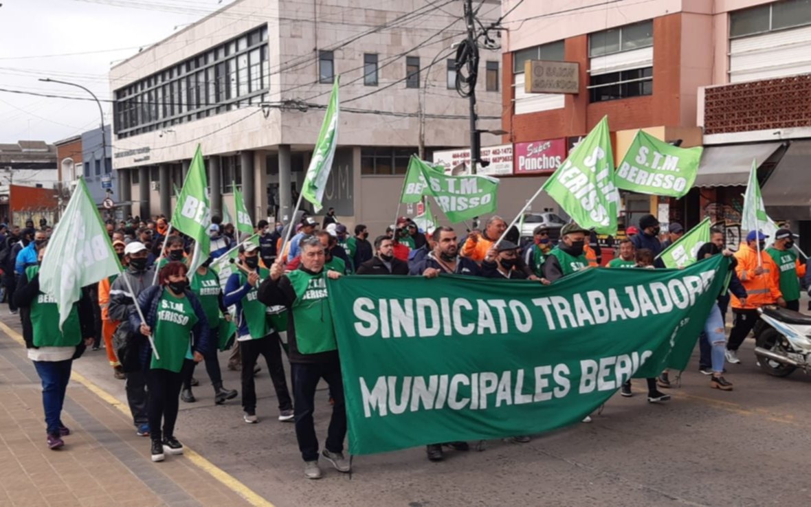 Municipales de Berisso realizan jornada de paro y piquete por mejoras salariales