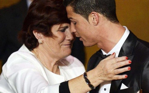 El pedido de la madre de CR7 a su hijo: "Antes de morir quiero verte en el Sporting"