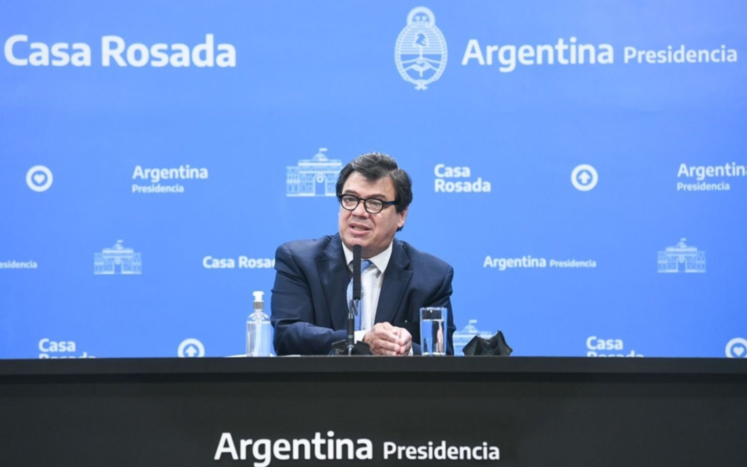 La interna en el Gobierno: ahora Moroni le apuntó a De Pedro