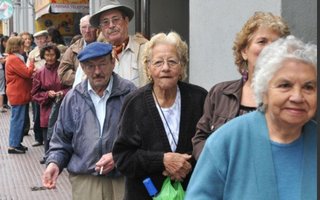 Afirman que el haber jubilatorio perdió el 50% de su poder adquisitivo en los últimos 3 años y medio