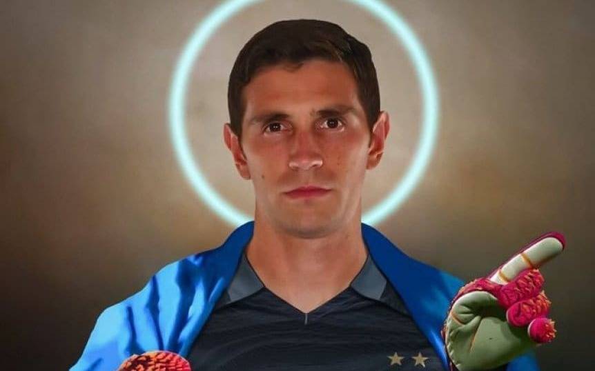 Dibu Martínez "apuró" a Cristiano Ronaldo y explotaron los memes