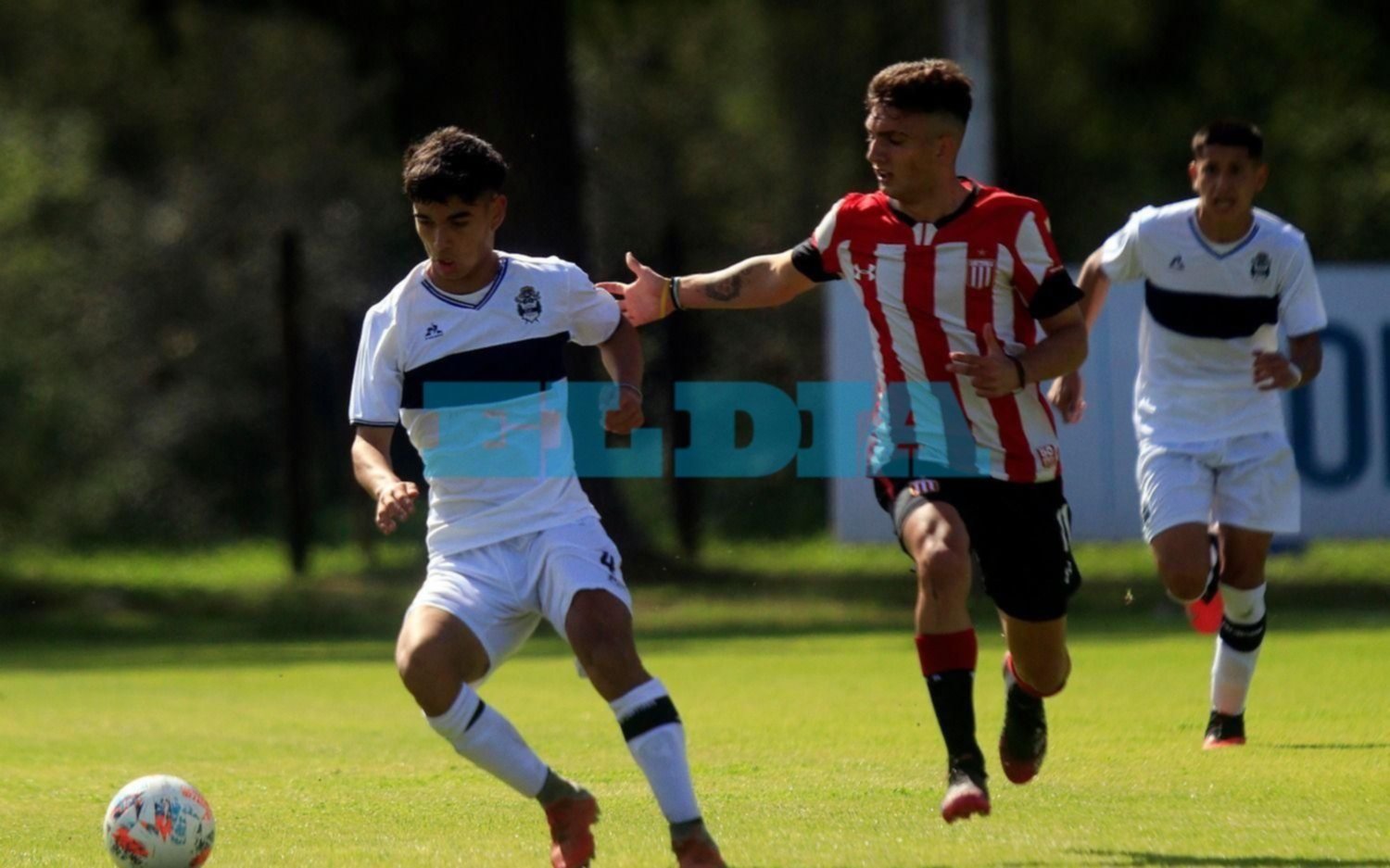 Pinchas y Triperos repartieron puntos en una edición del clásico platense en juveniles
