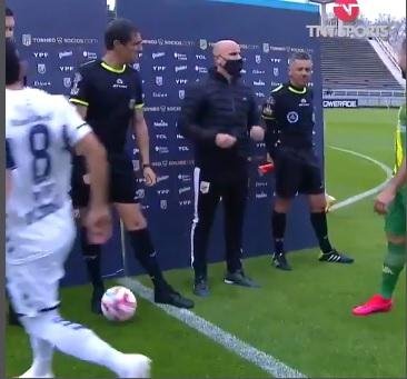 Otra picardía del Pulga Rodríguez en la previa del choque en el Minella