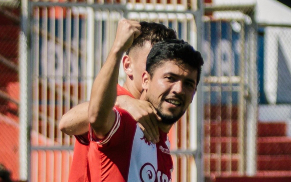 Unión superó 2 a 0 a Patronato, tras la salida del Vasco Azconzábal