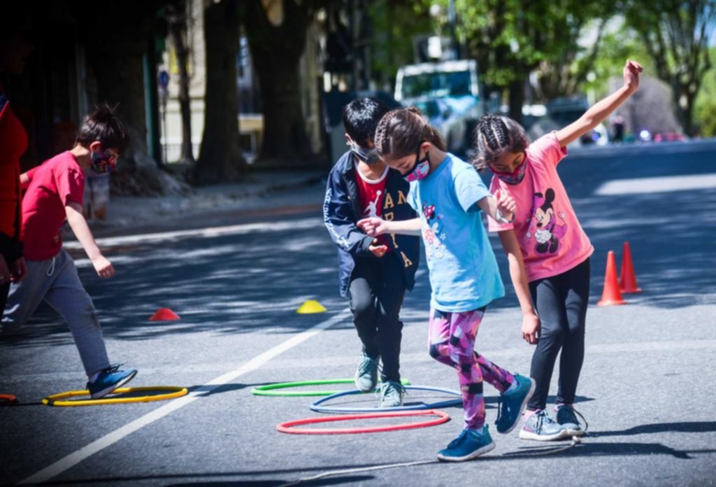 Infancia a pleno en la avenida 13 de 45 a 50, con juegos y aprendizajes