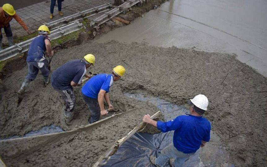 Tareas de pavimentación en la zona Oeste