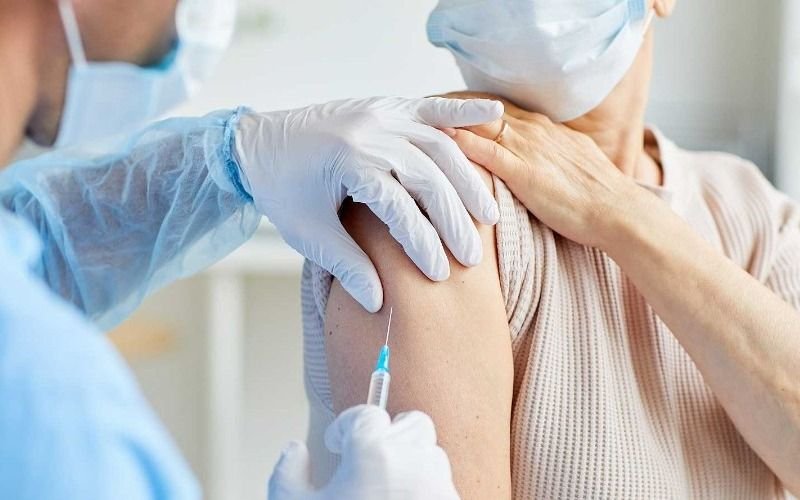 El Gobierno analiza la vacunación contra el coronavirus puerta a puerta