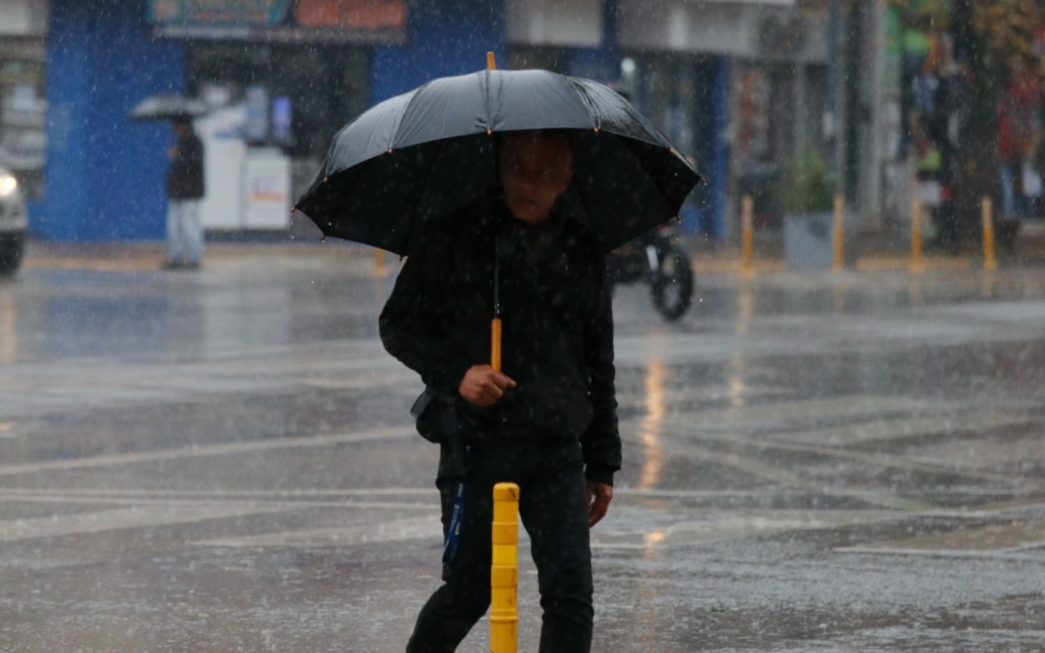 Martes gris y mojado en La Plata: hasta cuándo va a llover