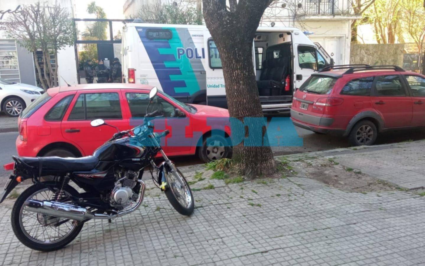 Múltiples operativos en La Plata por venta de drogas y tenencia de armas: diez detenidos 