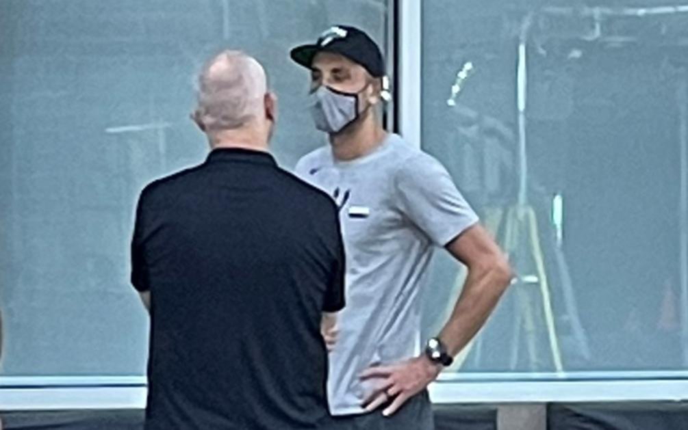 Ginóbili y un desembarco que podría terminar como el sucesor de Popovich