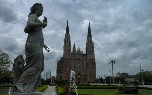 El jueves arranca nublado pero a la tarde no zafamos: anuncian tormentas en La Plata