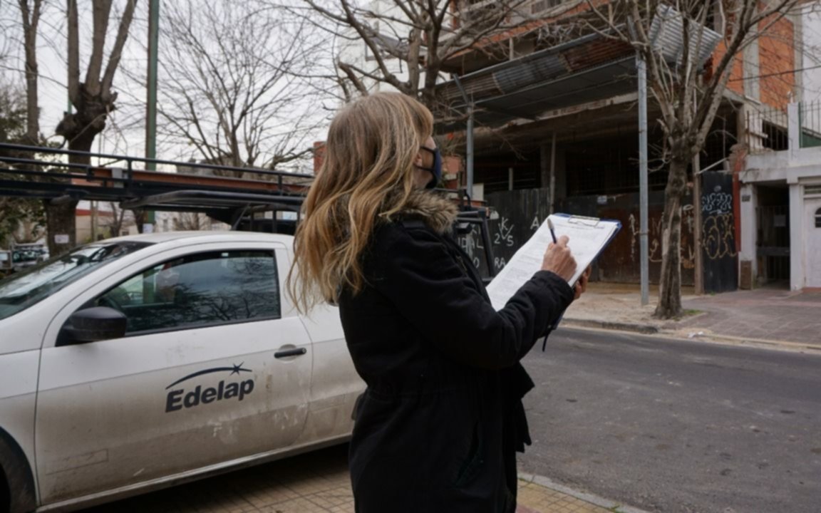 Denuncian penalmente a edificios en construcción y comercios por "colgarse" de la luz
