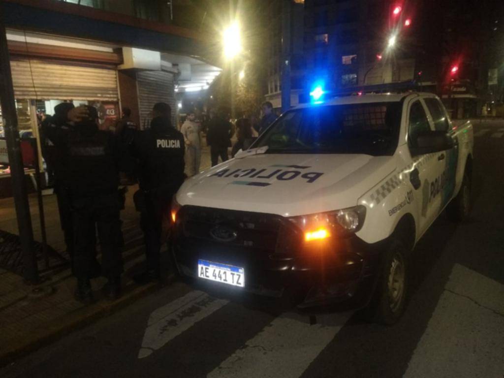 Terror por un asalto a los tiros en un local del Centro