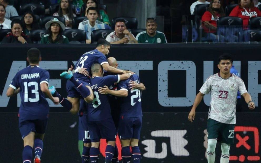 México, próximo rival de Argentina en la fase de grupos del Mundial de Qatar, cayó en un amistoso ante Paraguay
