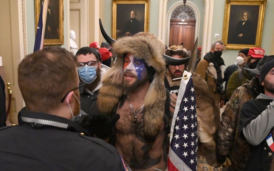 Asalto al Capitolio: condenaron a un ex policía a 10 años de prisión por participar